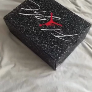 video-sneakers-sneakers-nike-sneakers-adidas-sneakers-jordan-mode-urbaine-livraison-chaussure-06595